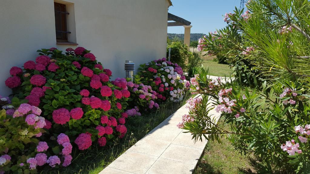 Lamanderie En Provence Panzió Alleins Szoba fotó